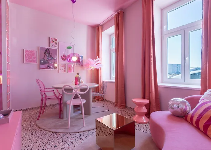Josef's L Pink Paradise Apartment *