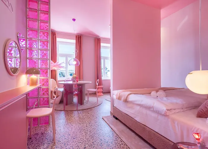 Josef's L Pink Paradise Daire Viyana