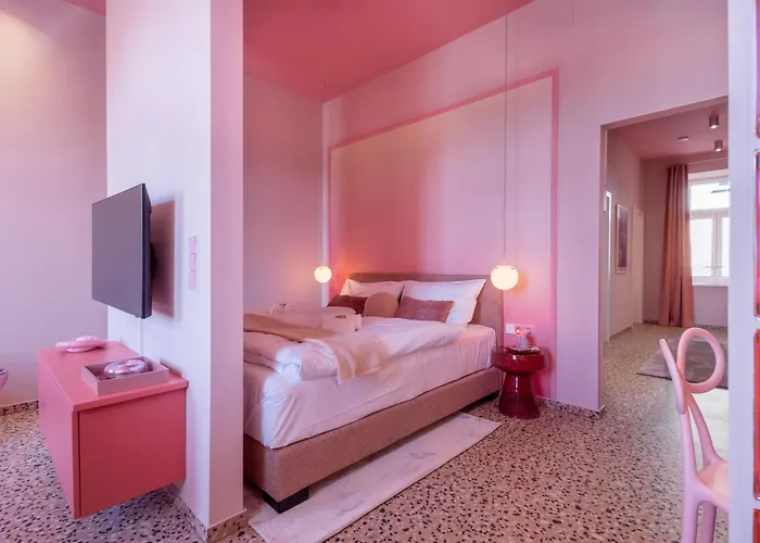 Daire Josef's L Pink Paradise Viyana