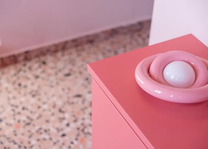 Daire Josef's L Pink Paradise