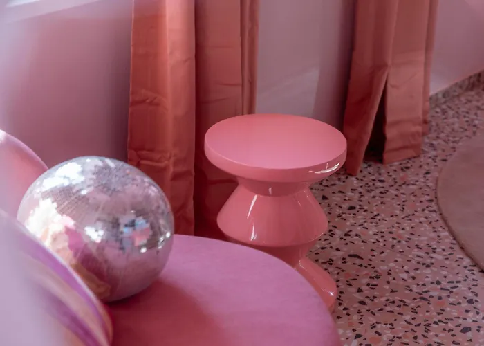 Josef's L Pink Paradise Daire Viyana