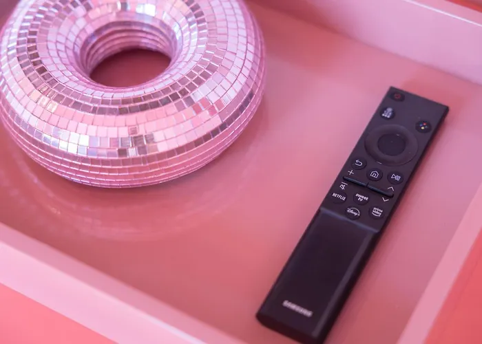 Daire Josef's L Pink Paradise